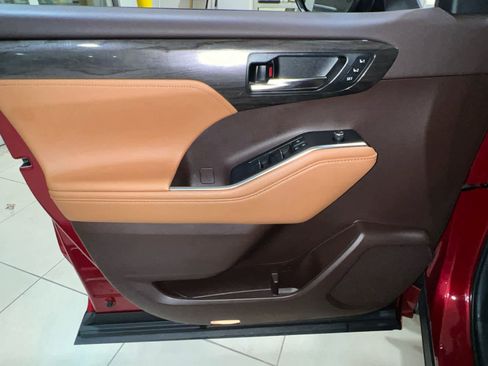 Used 2021 Toyota Highlander Platinum image 20