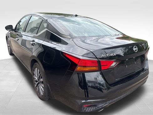 Used 2024 Nissan Altima 2.5 SV w/ SV Premium Package FWD image 5
