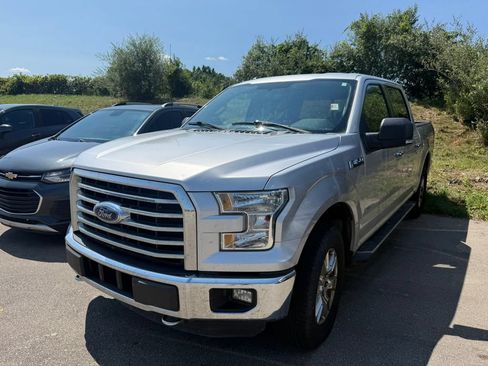 Used 2015 Ford F150 XLT w/ Equipment Group 302A Luxury AWD/4WD image 3