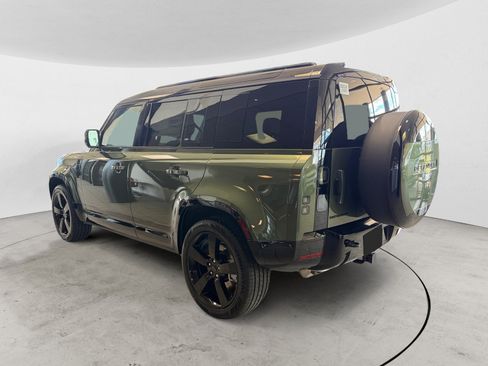 Used 2026 Land Rover Defender 110 X-Dynamic SE AWD/4WD image 6