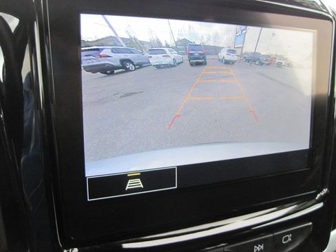 Used 2022 Chevrolet Traverse LT image 18