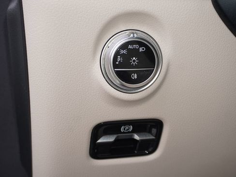 Used 2025 Mercedes-Benz C 300 Sedan image 12