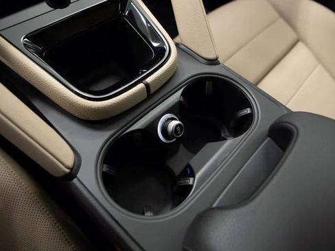 Certified 2025 Porsche Cayenne image 25