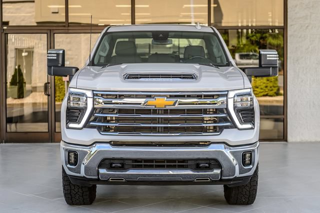 Used 2024 Chevrolet Silverado 2500 LTZ AWD/4WD image 5