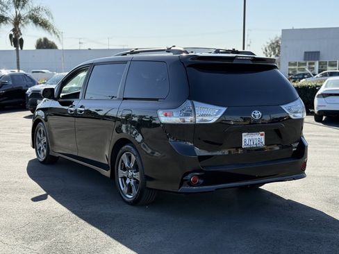 Certified 2019 Toyota Sienna SE image 8