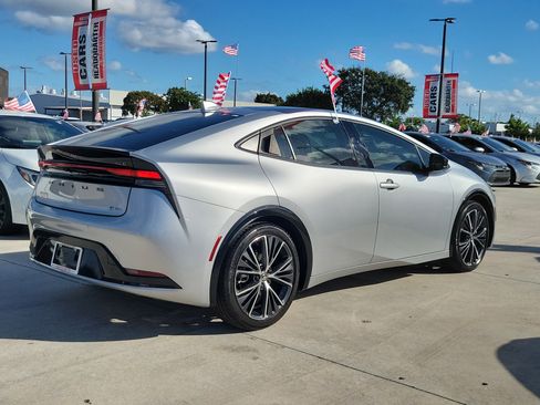 Used 2024 Toyota Prius XLE image 11