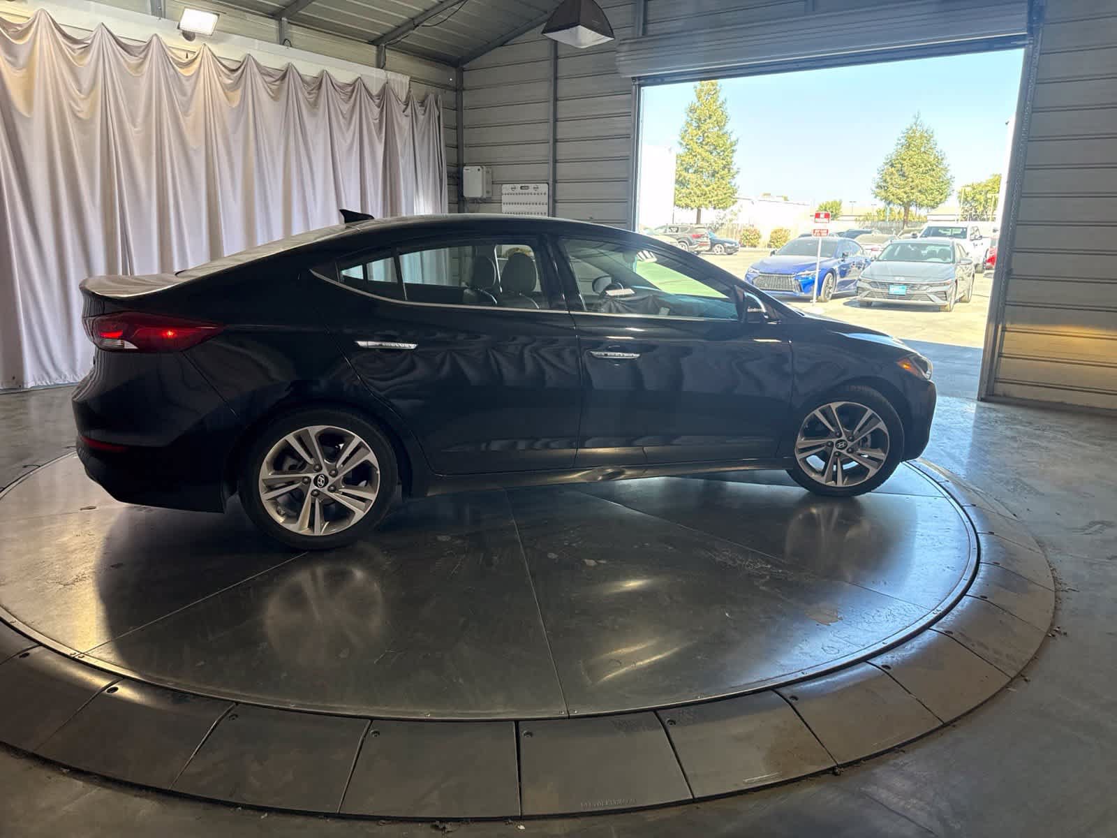 Used 2017 Hyundai Elantra Limited w/ Limited Tech Package 04 FWD image 4