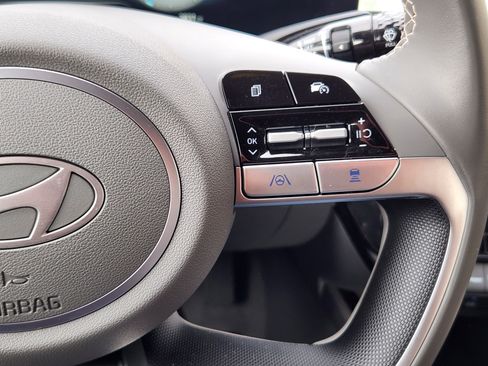 Certified 2025 Hyundai Elantra SEL image 22