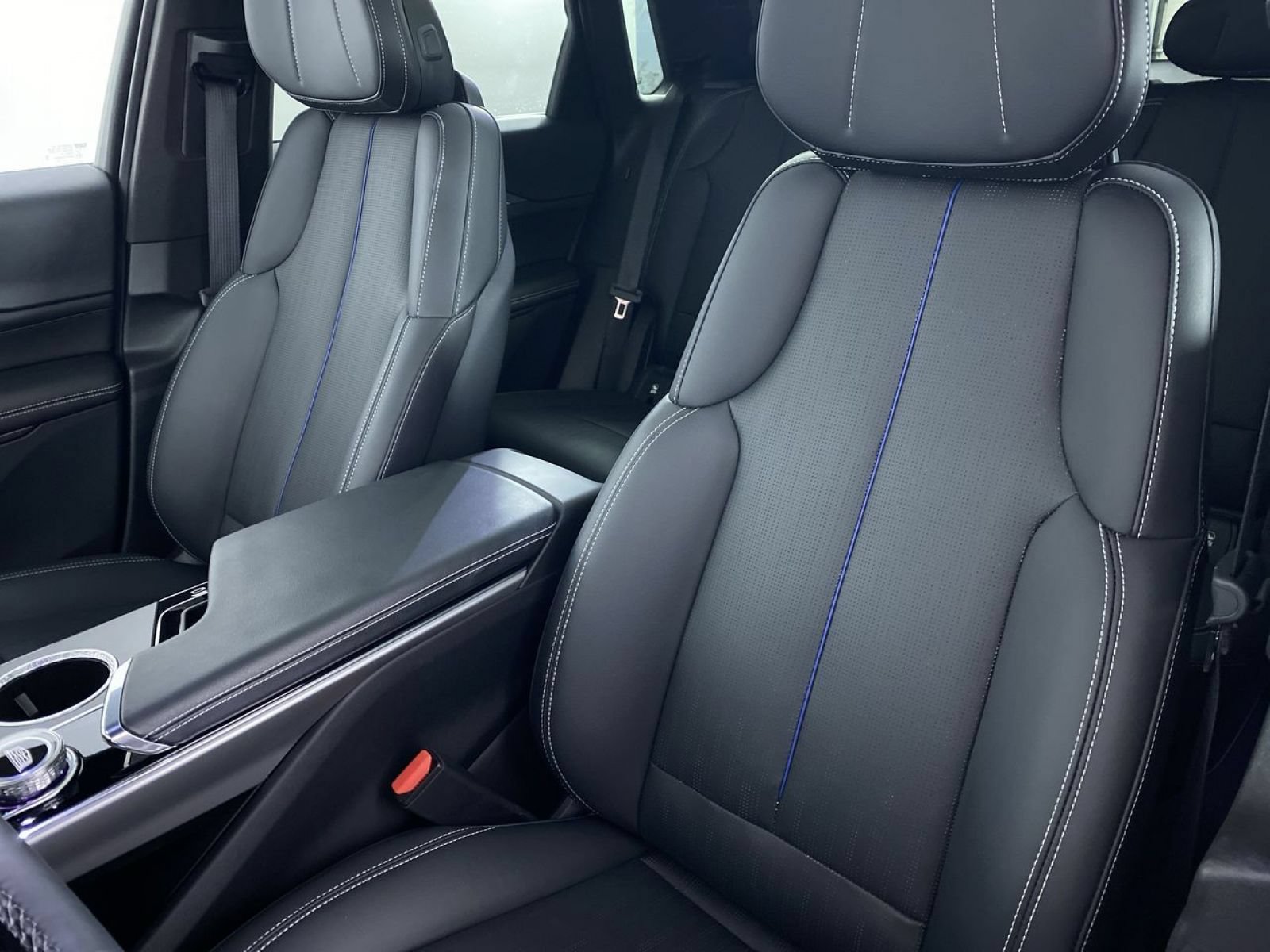Certified 2024 Cadillac Lyriq Luxury RWD image 11
