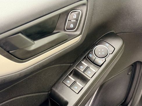 Used 2022 Ford Escape SE w/ Cold Weather Package image 17