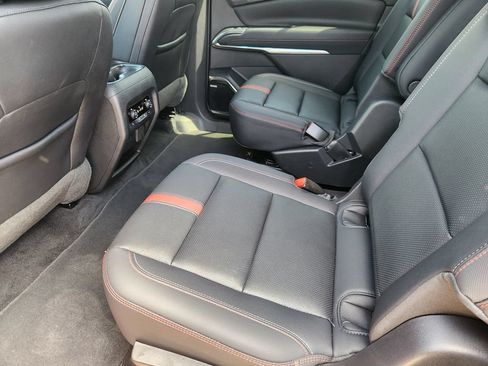 Used 2024 Chevrolet Traverse RS FWD image 29