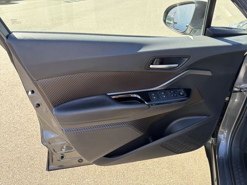 Used 2019 Toyota C-HR Limited image 7