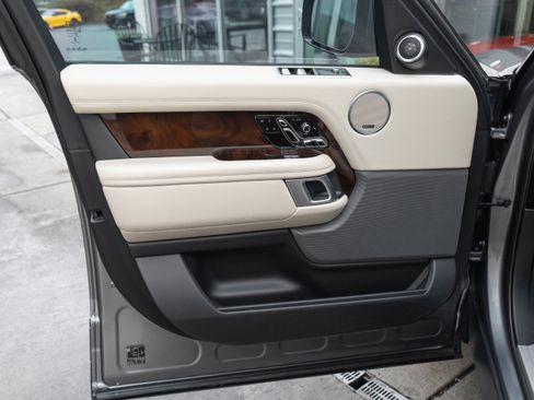 Used 2020 Land Rover Range Rover HSE image 10