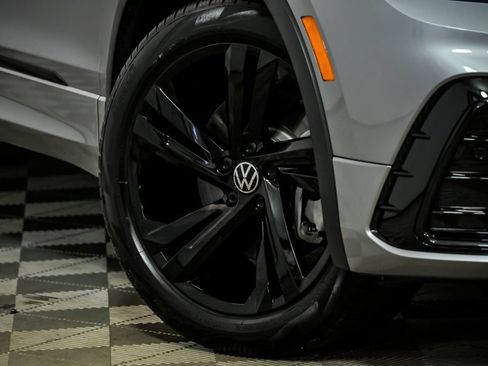 Certified 2024 Volkswagen Tiguan SE R-Line AWD/4WD image 3