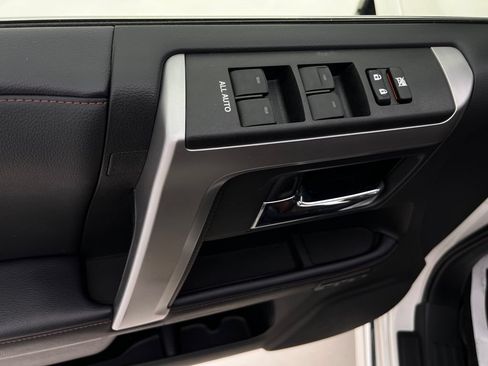 Used 2021 Toyota 4Runner Limited AWD/4WD image 23