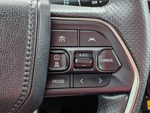 Used 2025 Toyota 4Runner Limited w/ Tow Technology Package AWD/4WD image 25