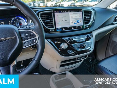 Used 2023 Chrysler Pacifica Touring-L FWD image 39