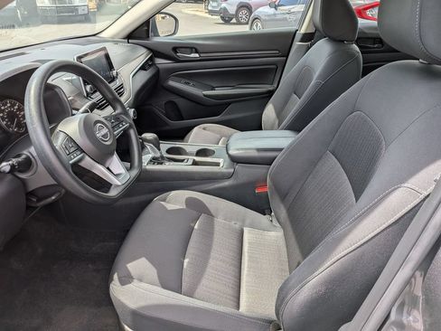 Used 2025 Nissan Altima 2.5 SV FWD image 15