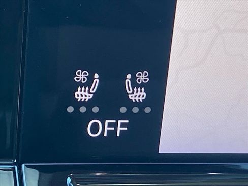 Certified 2025 Volkswagen Atlas SE w/ Panoramic Sunroof Package image 15