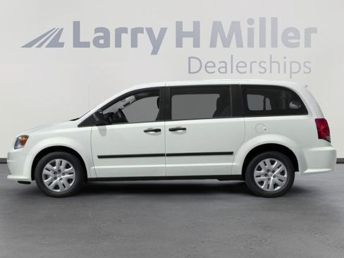 Used 2019 Dodge Grand Caravan SE w/ UConnect Hands-Free Group image 6