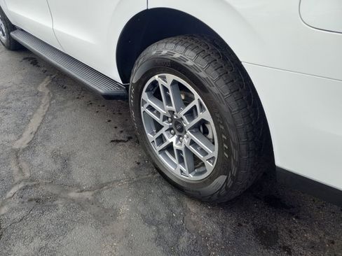 Used 2025 Ford Expedition Active AWD/4WD image 11