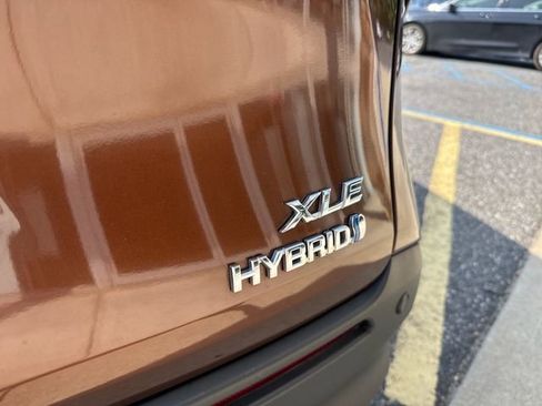 Used 2023 Toyota Sienna XLE image 8