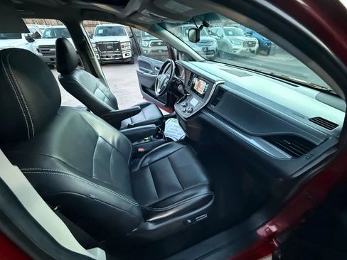 Used 2015 Toyota Sienna SE Premium image 44