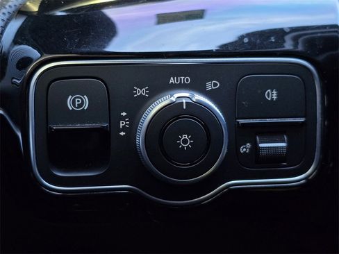 Used 2020 Mercedes-Benz A 220 4MATIC w/ Premium Package image 34