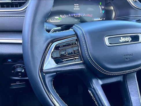 Used 2023 Jeep Grand Cherokee Overland w/ Advanced Protech Group III image 18