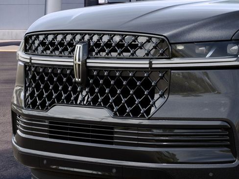 New 2027 Lincoln Navigator Reserve w/ Jet Appearance Package AWD/4WD image 17
