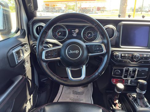 Used 2022 Jeep Gladiator Rubicon w/ Cold Weather Group image 18