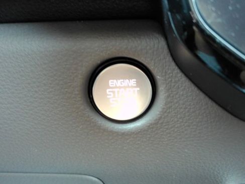 Used 2025 Kia Carnival FWD image 44