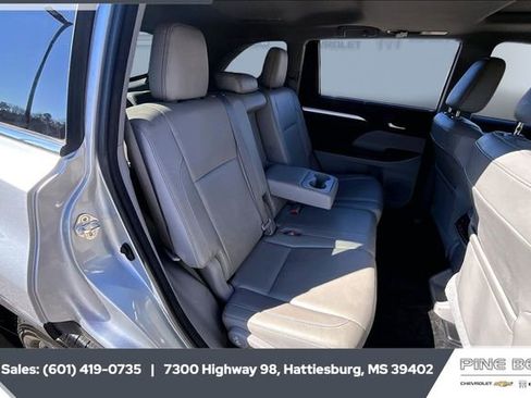 Used 2018 Toyota Highlander XLE image 20