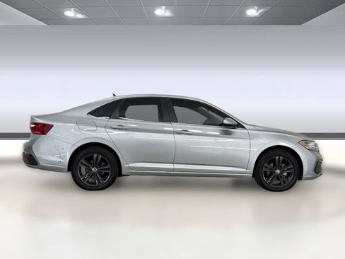 Used 2024 Volkswagen Jetta SE w/ Panoramic Sunroof Package FWD image 8
