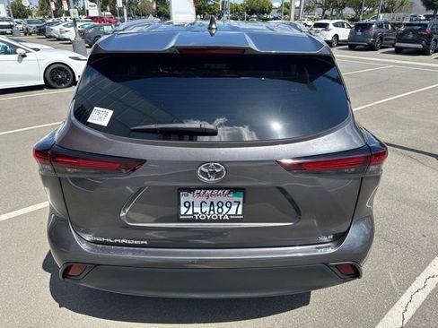 Certified 2024 Toyota Highlander XLE FWD image 12