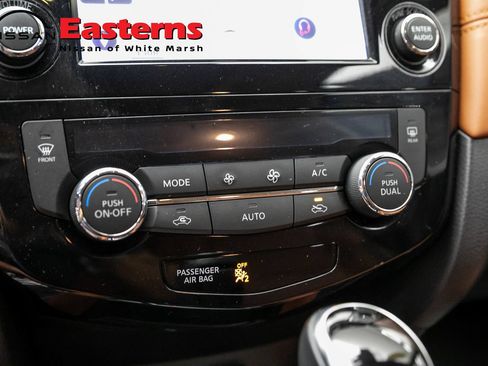 Used 2017 Nissan Rogue SL w/ SL Premium Package AWD/4WD image 19