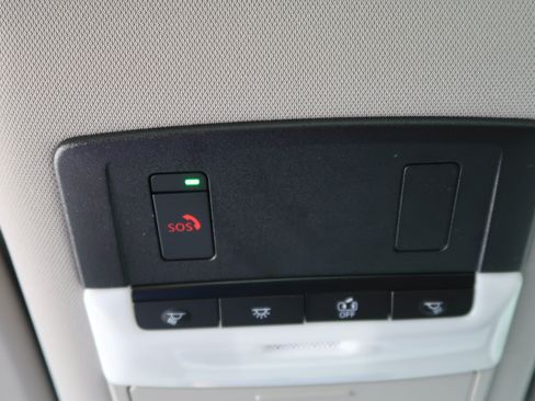 Used 2022 Nissan Rogue SV AWD/4WD image 38