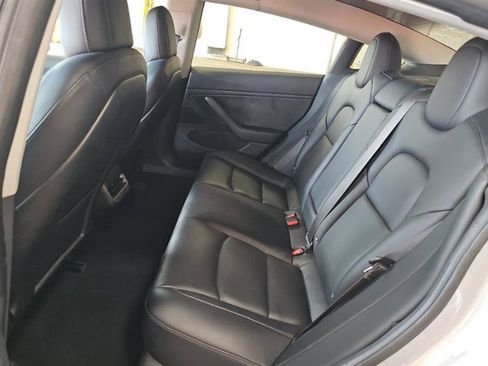 Used 2018 Tesla Model 3 Long Range RWD image 9