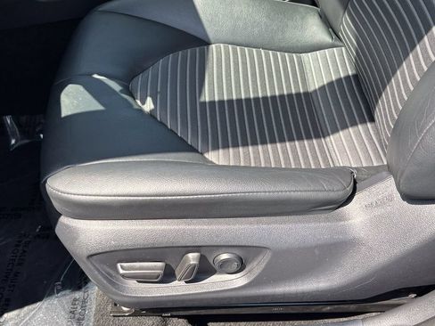 Certified 2023 Toyota Camry SE FWD image 18