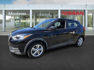 Used 2020 Nissan Kicks S image 1