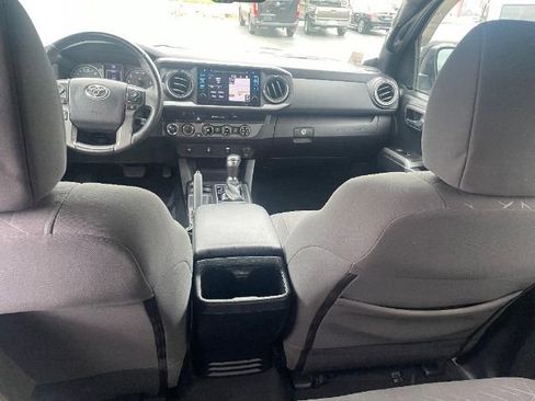 Used 2017 Toyota Tacoma TRD Off-Road w/ Tow Package (A/T) image 18