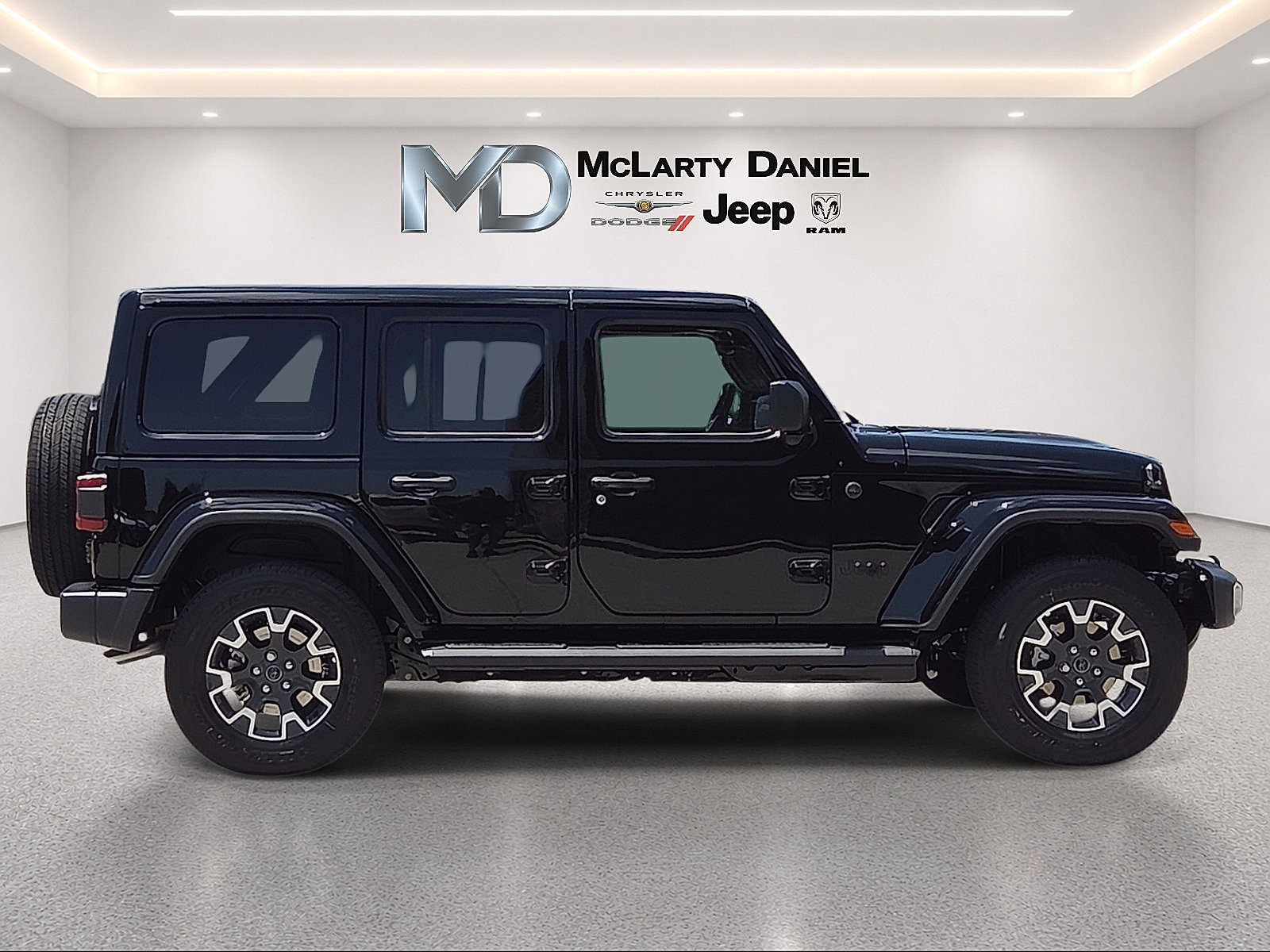 New 2026 Jeep Wrangler Unlimited Sahara w/ Safety Group AWD/4WD image 6