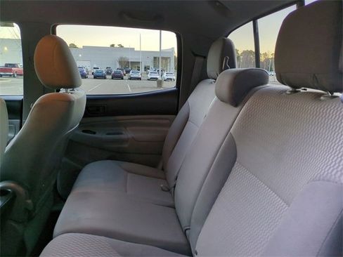 Used 2015 Toyota Tacoma PreRunner image 14