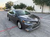 Used 2018 Toyota Camry LE image 2