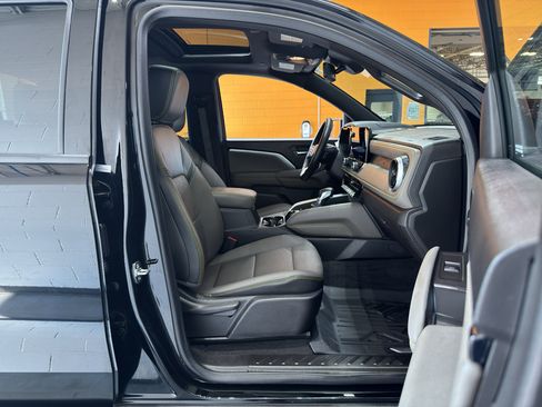 Used 2026 Chevrolet Colorado ZR2 w/ Technology Package AWD/4WD image 16