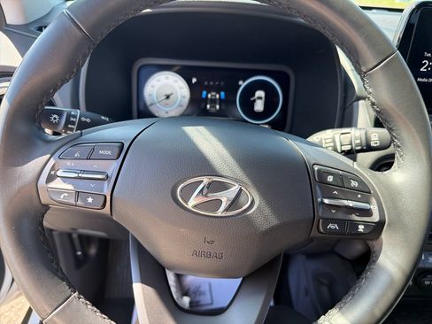 Used 2023 Hyundai Kona Limited AWD/4WD image 17