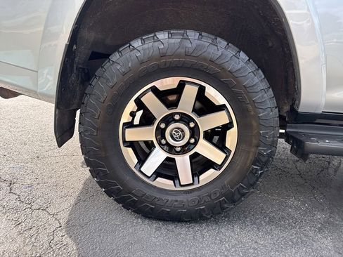 Used 2020 Toyota 4Runner TRD Off-Road Premium w/ Moonroof Package AWD/4WD image 29
