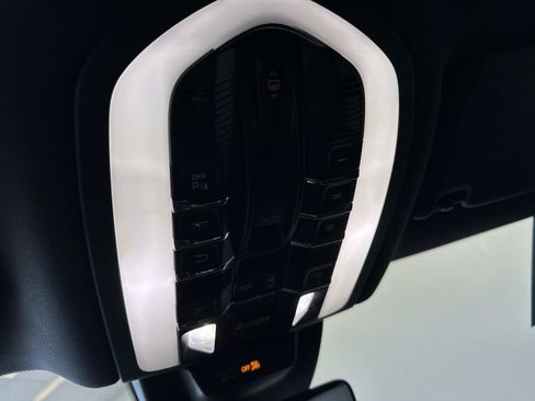 Used 2020 Porsche Macan S AWD/4WD image 33