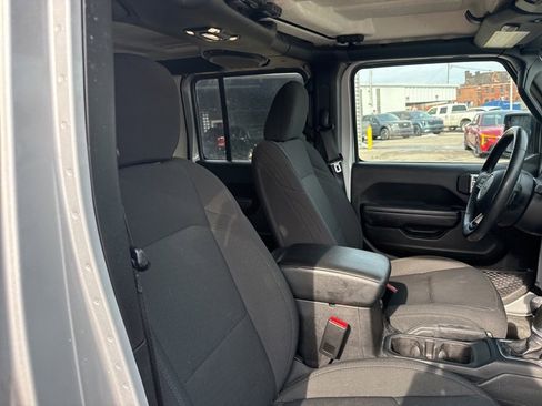 Used 2023 Jeep Wrangler Unlimited w/ Cold Weather Group image 9