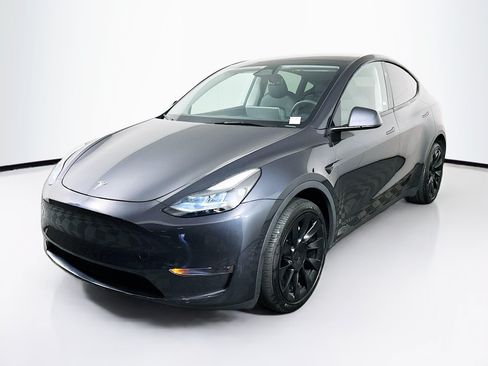 Used 2024 Tesla Model Y Long Range AWD/4WD image 3